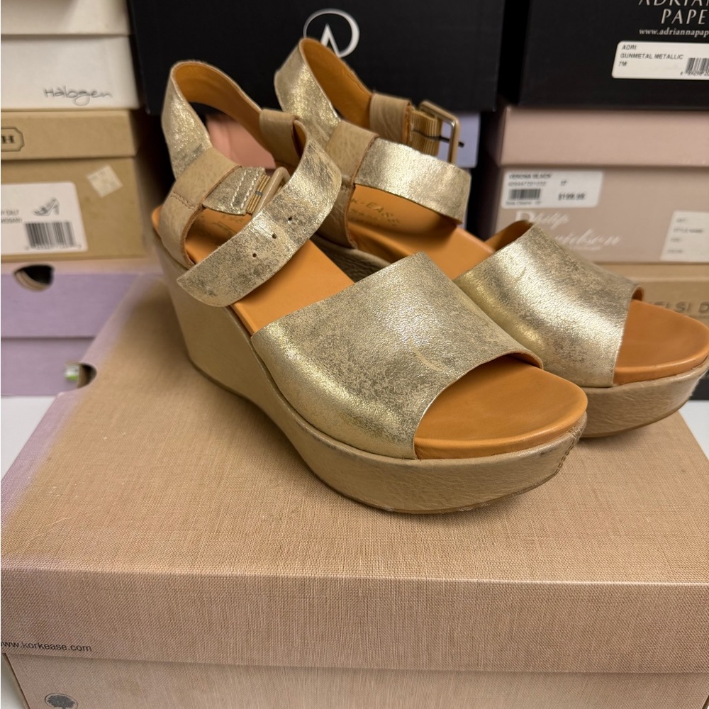 Kork-Ease Metallic Gold Wedge Sandals Sz 7